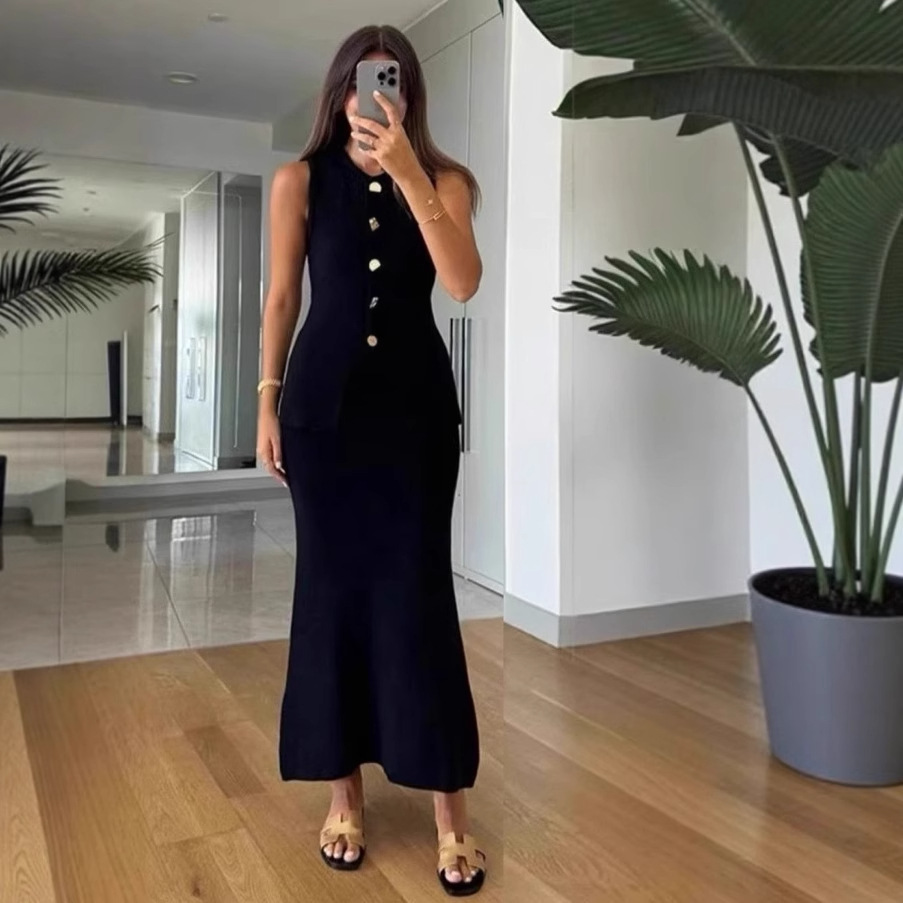 Women Formal Wear Set - Round-neck Single-breasted Sleeveless Bodycon Top With